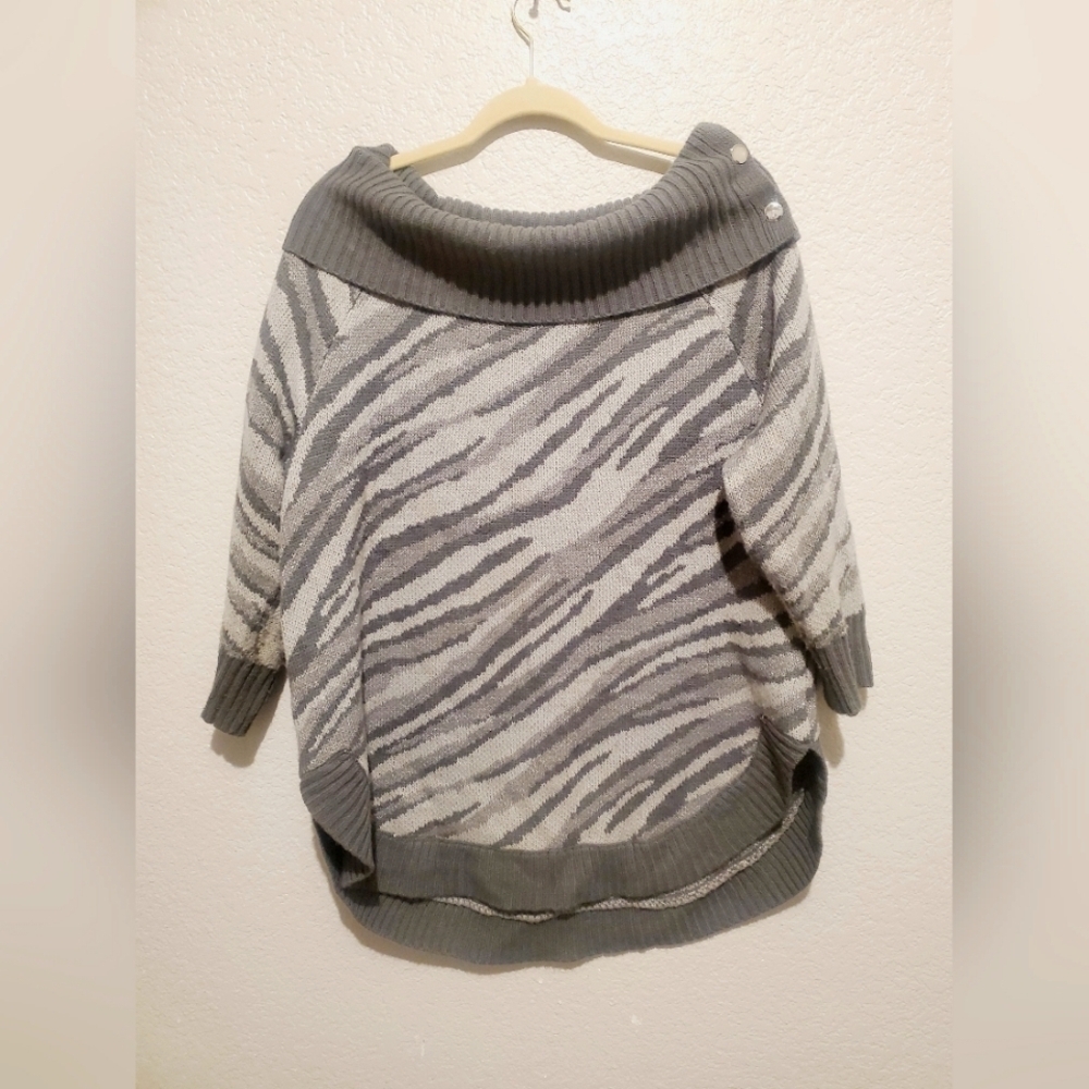 💚5/$25 89th & Madison Zebra Print Off the Shoulders Knit Sweater Size XL